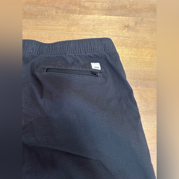 Vuori Women’s Ripstop Drawstring Pants in Charcoal medium - Picture 10 of 11